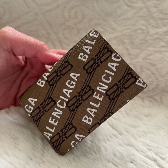 Super Sale ❤️Authentic 💯 Balenciaga Limited Edition Mini Compact Short Wallet - Picture 4 of 10
